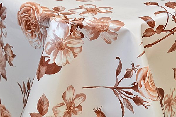 Viaszos vászon asztalterítő - 180x140 cm, rózsák (barna)